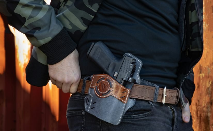 Pourquoi opter pour un holster de qualité confectionné en France ?